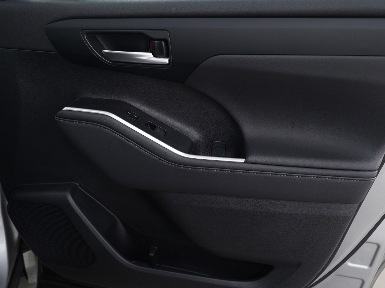 Used 2023 Toyota Highlander XLE image 9