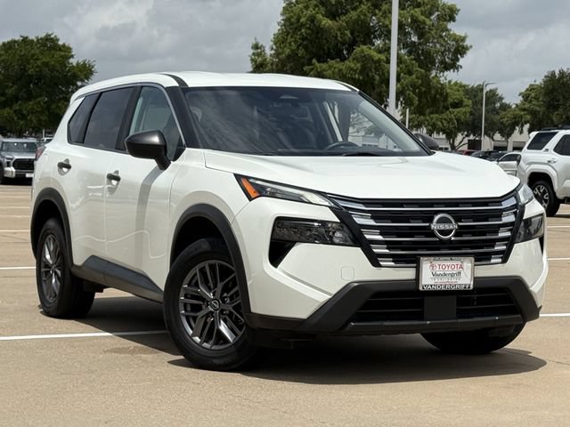 Used 2024 Nissan Rogue S AWD/4WD image 2