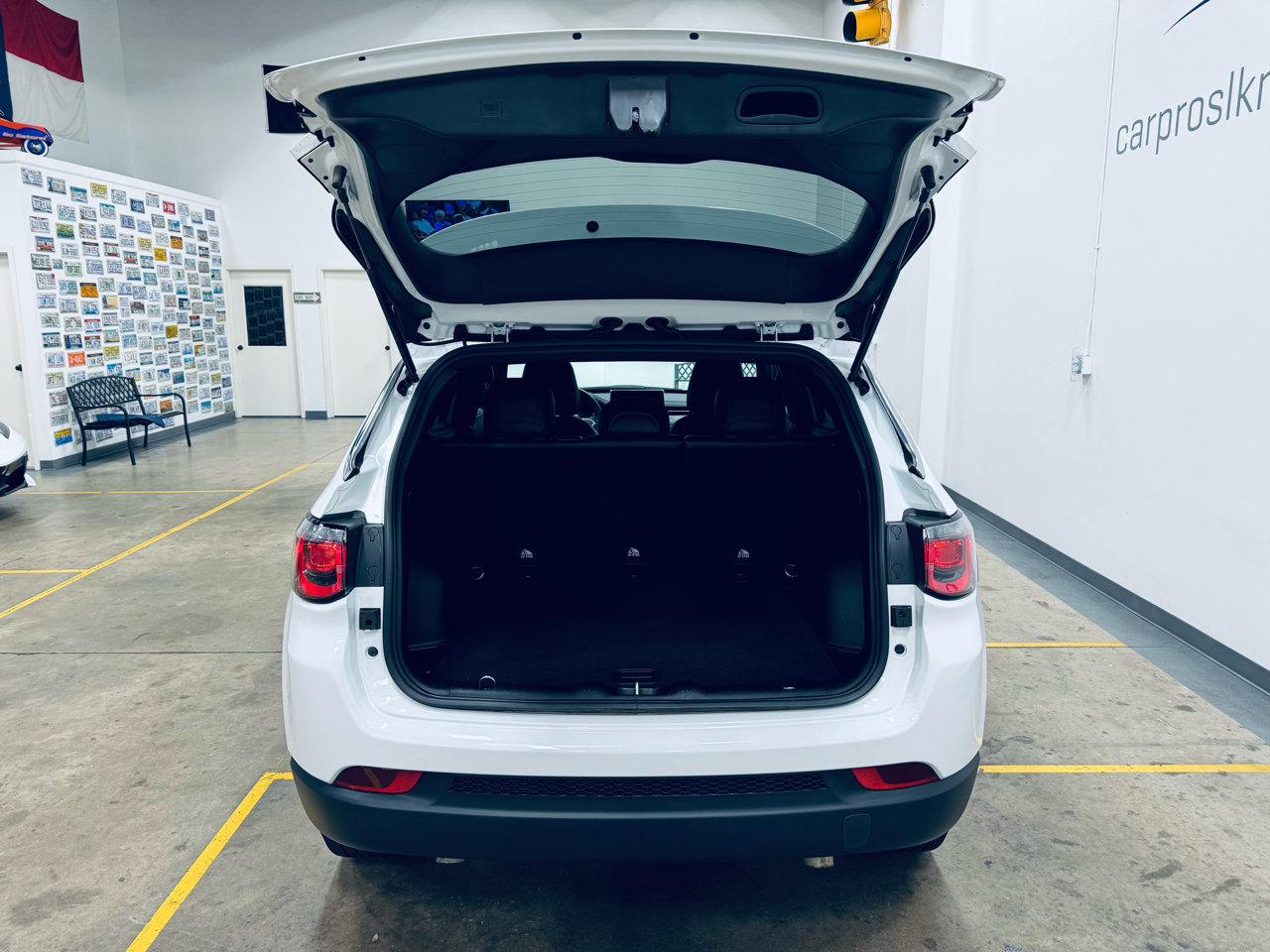 Used 2024 Jeep Compass Latitude image 23