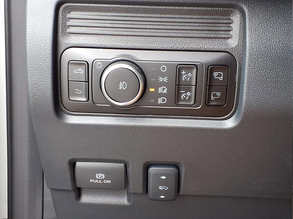 New 2025 Ford F450 Platinum image 17