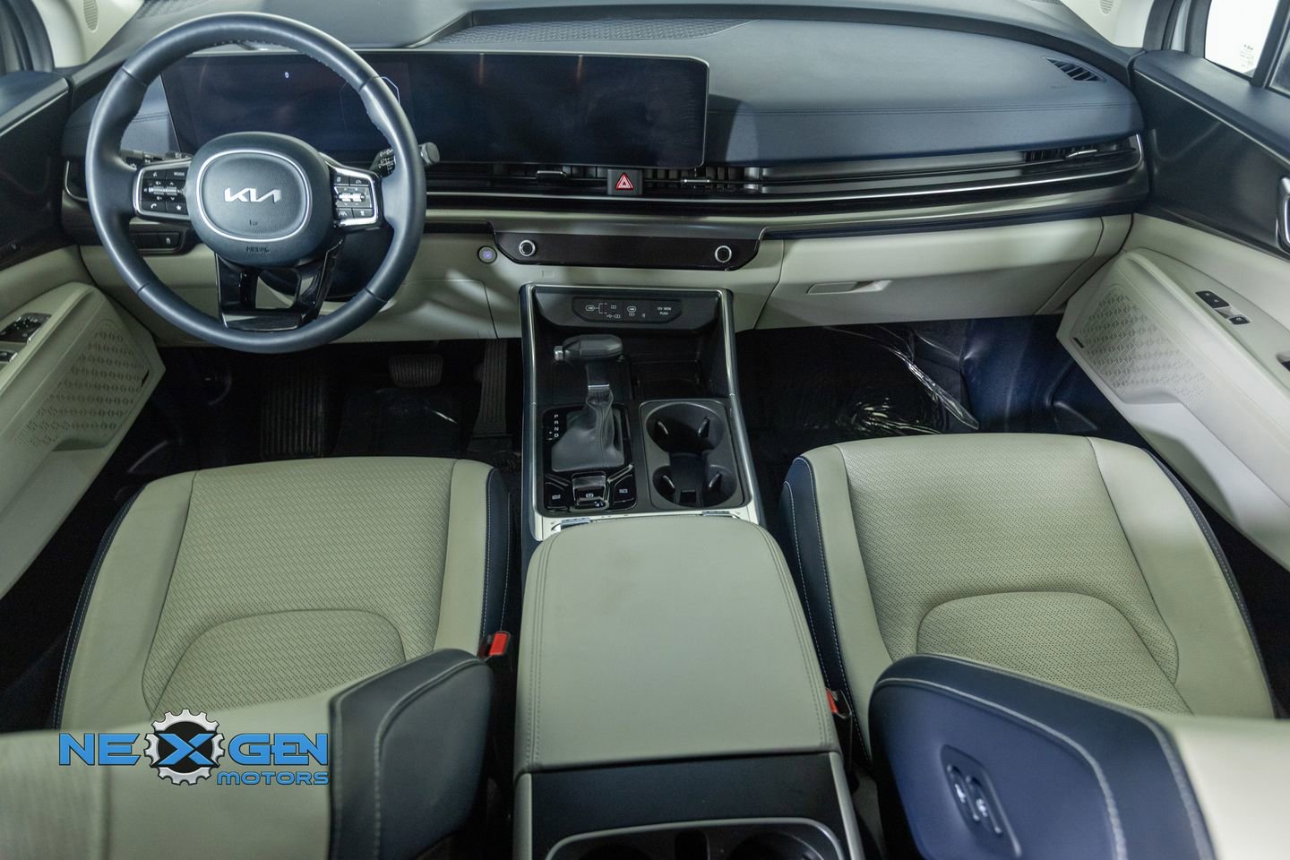 Used 2025 Kia Carnival SX Prestige FWD image 32