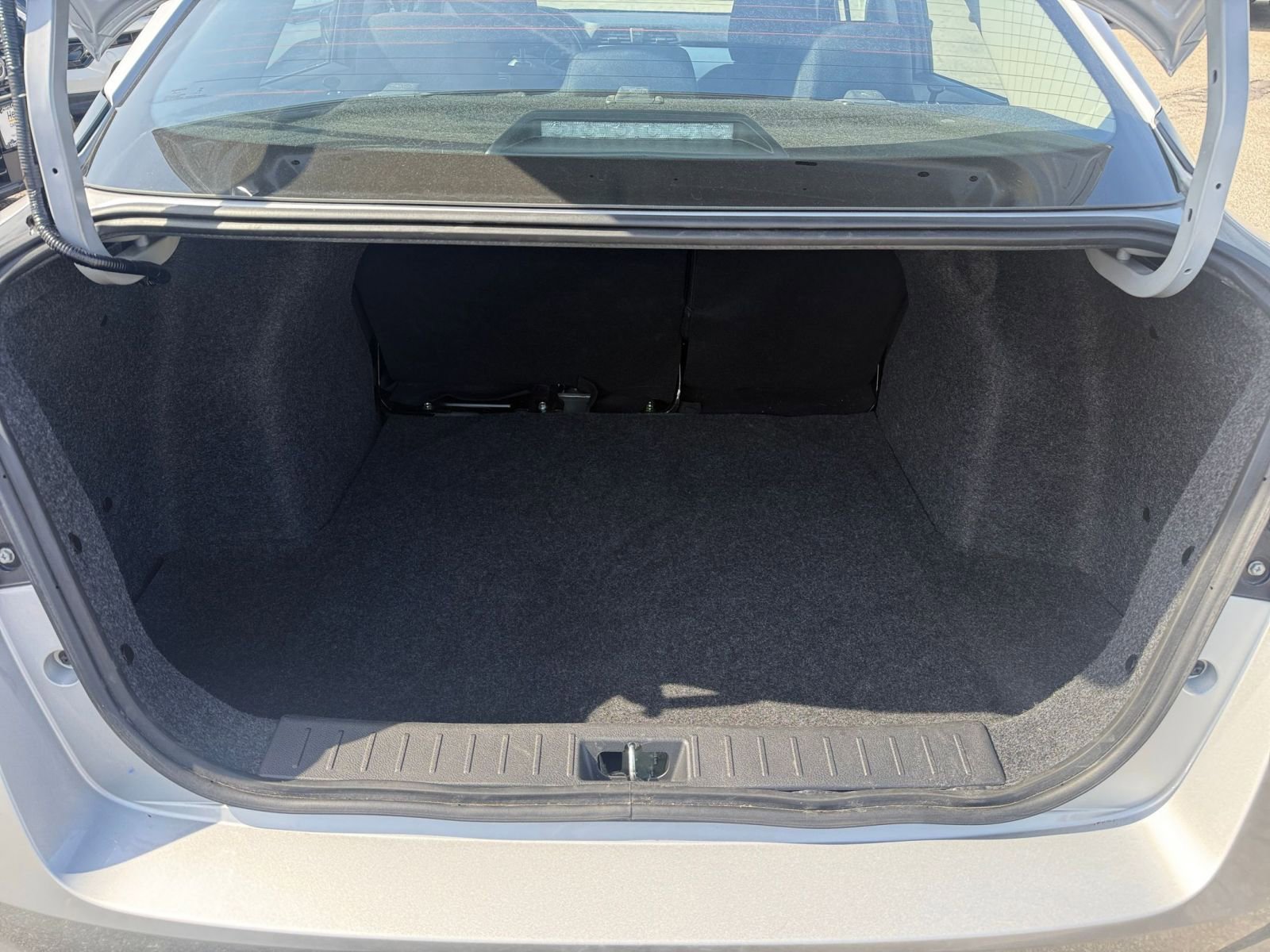 Used 2025 Nissan Versa SV image 30