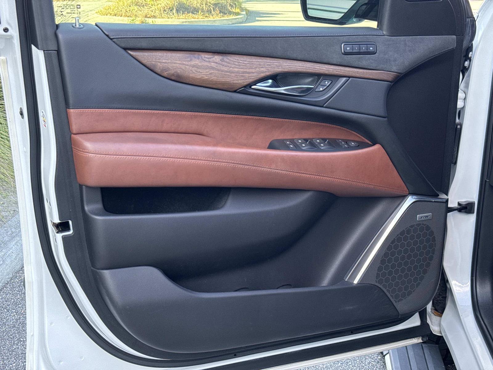 Used 2019 Cadillac Escalade Premium Luxury image 21