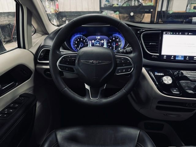 Certified 2024 Chrysler Pacifica Touring-L image 29