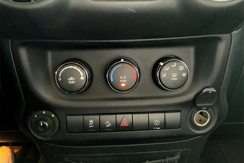 Used 2016 Jeep Wrangler Unlimited Sahara w/ Dual Top Group image 28