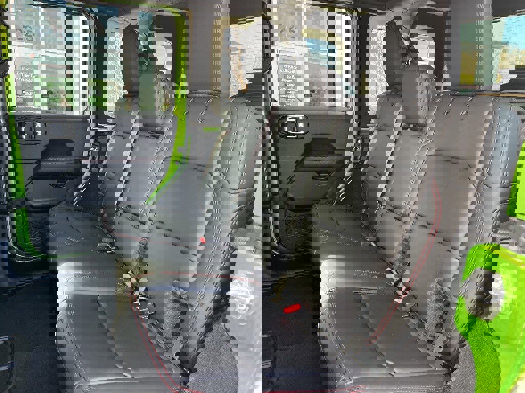 Used 2025 Jeep Wrangler Unlimited Rubicon image 14