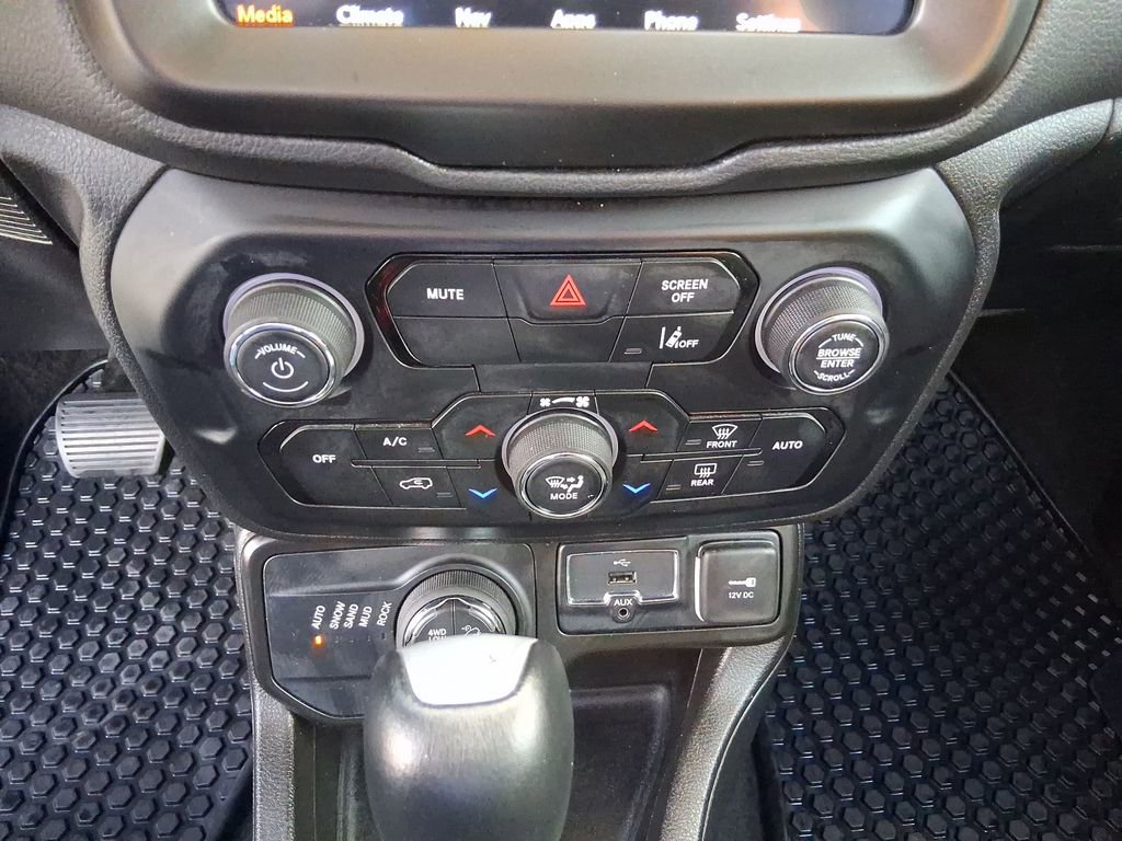 Used 2023 Jeep Renegade Trailhawk AWD/4WD image 17