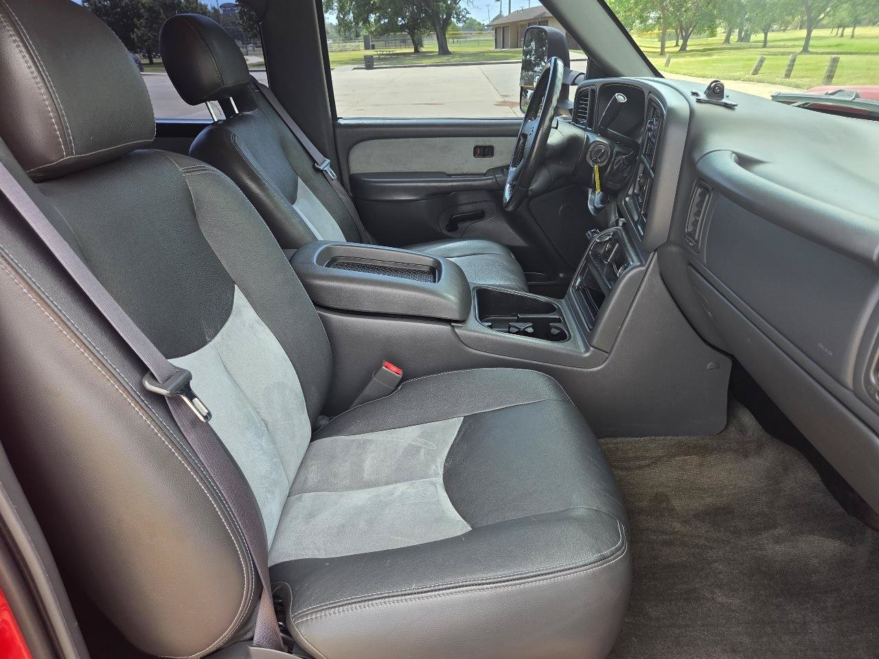 Used 2005 Chevrolet Silverado 3500 LS w/ Heavy-Duty Power Package AWD/4WD image 9