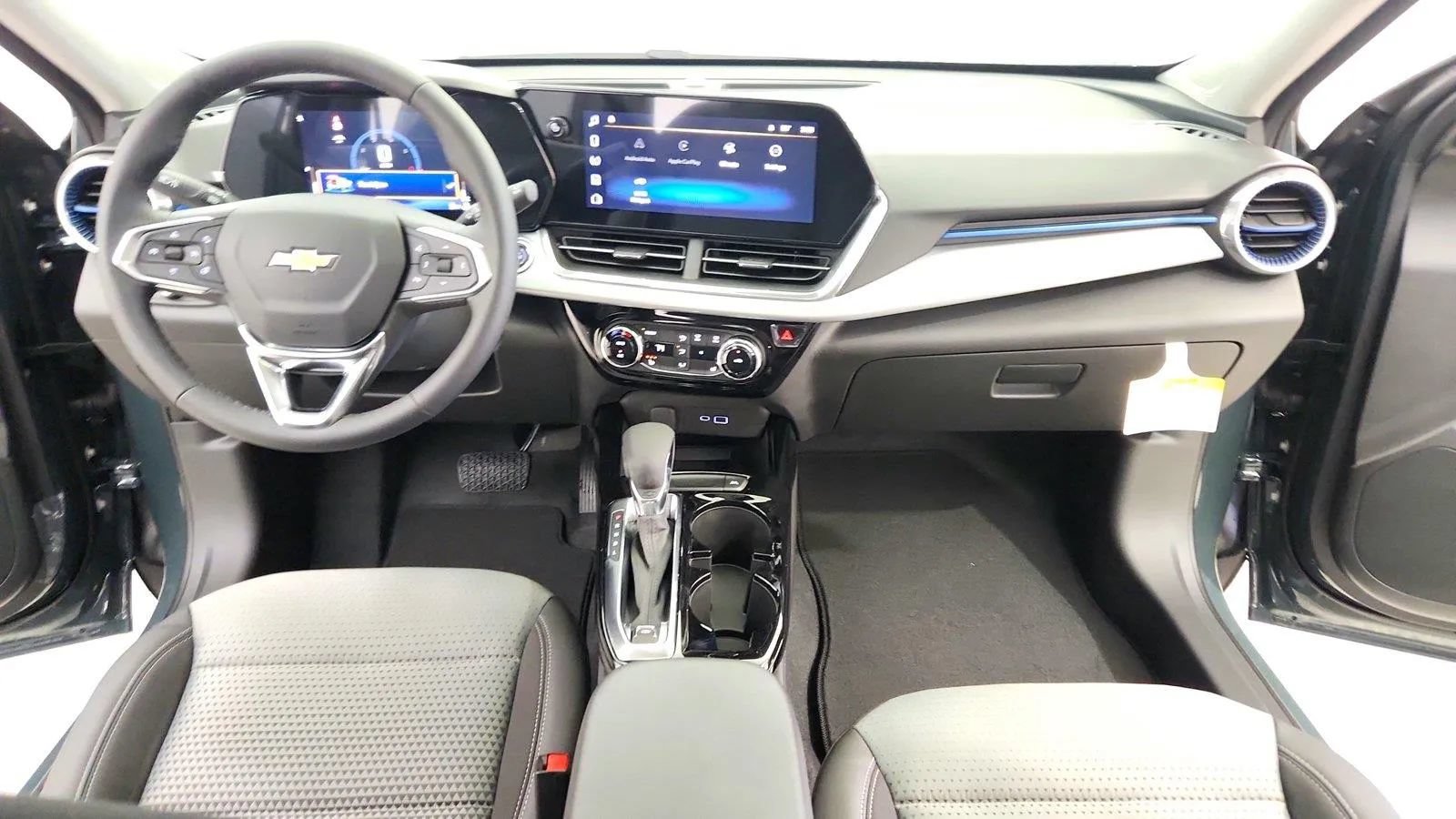 New 2026 Chevrolet Trax LT w/ Sunroof Package FWD image 27