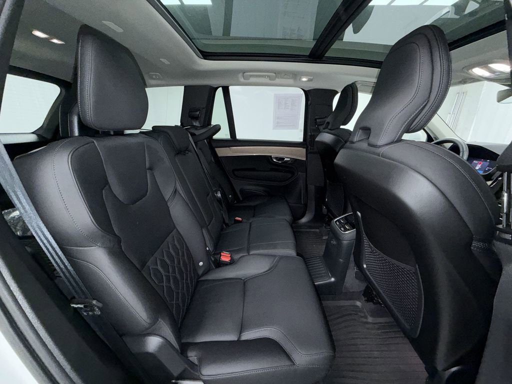 Used 2025 Volvo XC90 T8 Plus w/ Protection Package Premier AWD/4WD image 17
