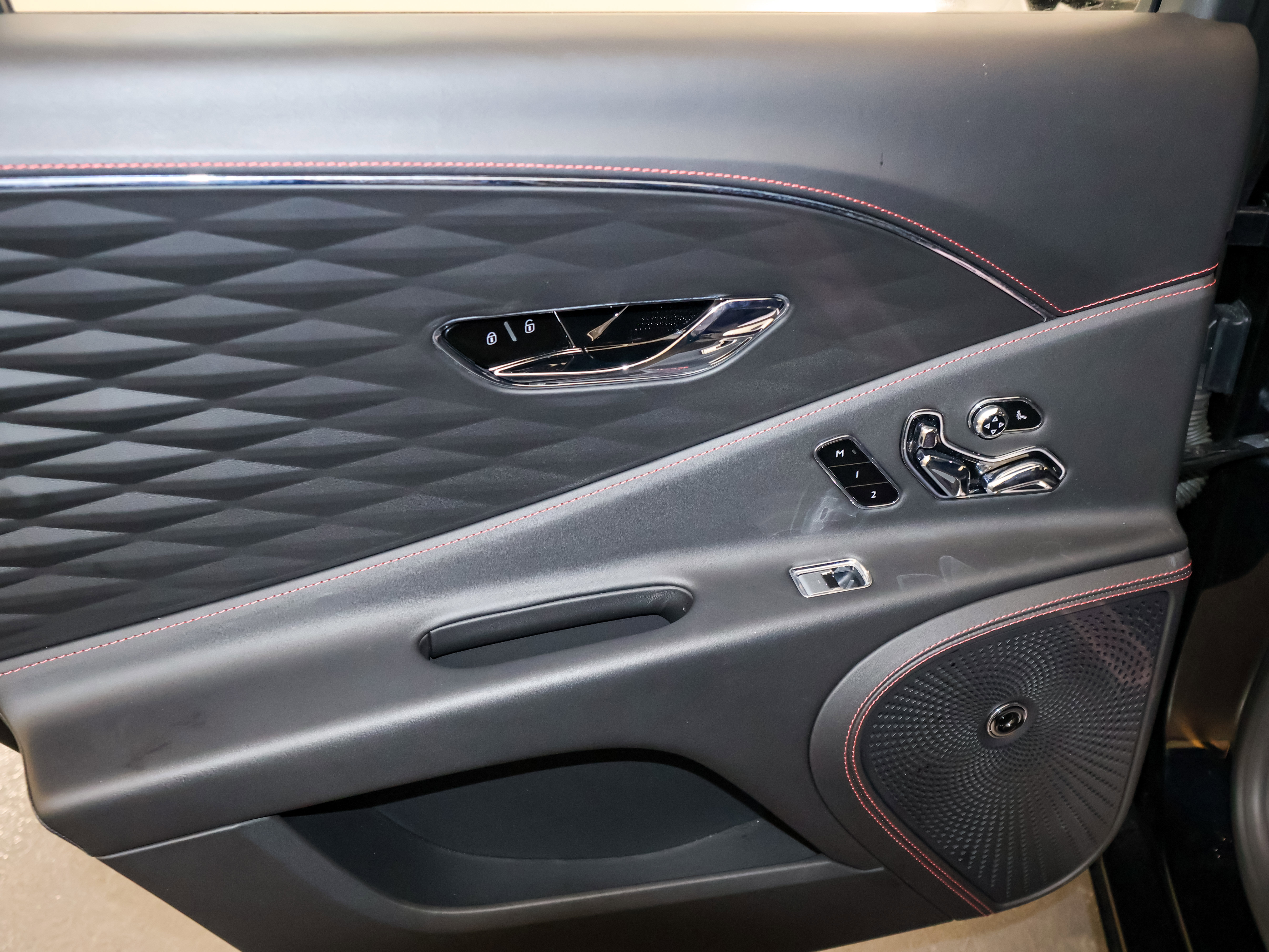 Used 2022 Bentley Flying Spur V8 image 24