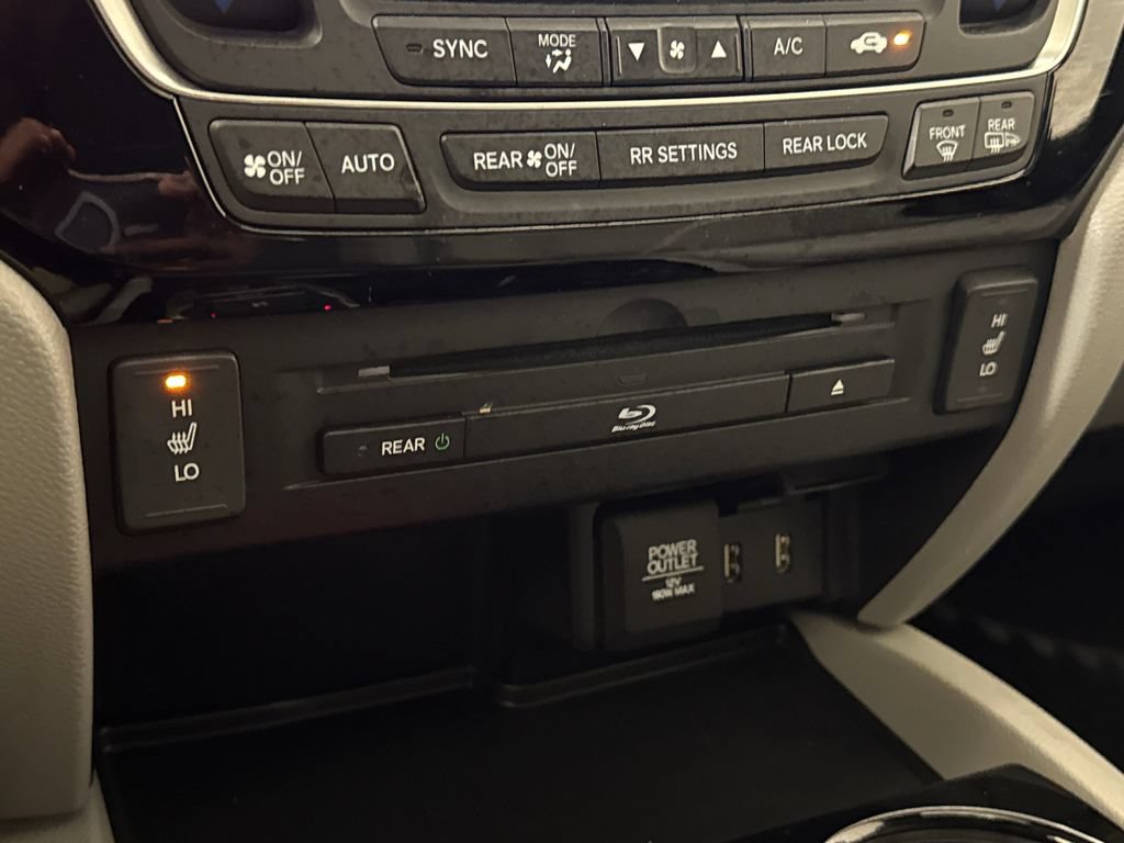 Used 2018 Honda Pilot Touring image 30