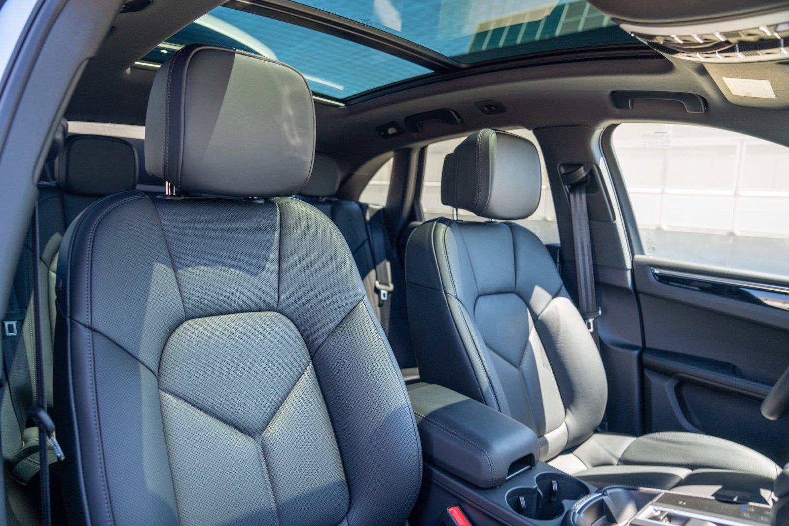 Certified 2026 Porsche Macan AWD/4WD image 26