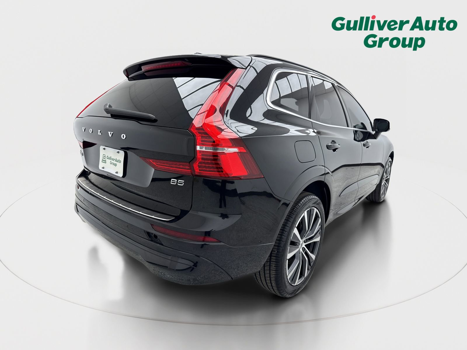 Used 2022 Volvo XC60 B5 Momentum w/ Protection Package Premier FWD image 8