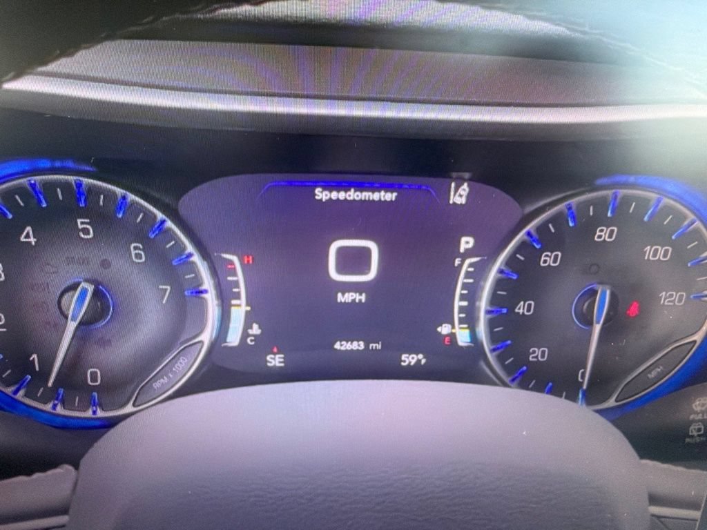 Used 2024 Chrysler Pacifica Touring-L FWD image 10