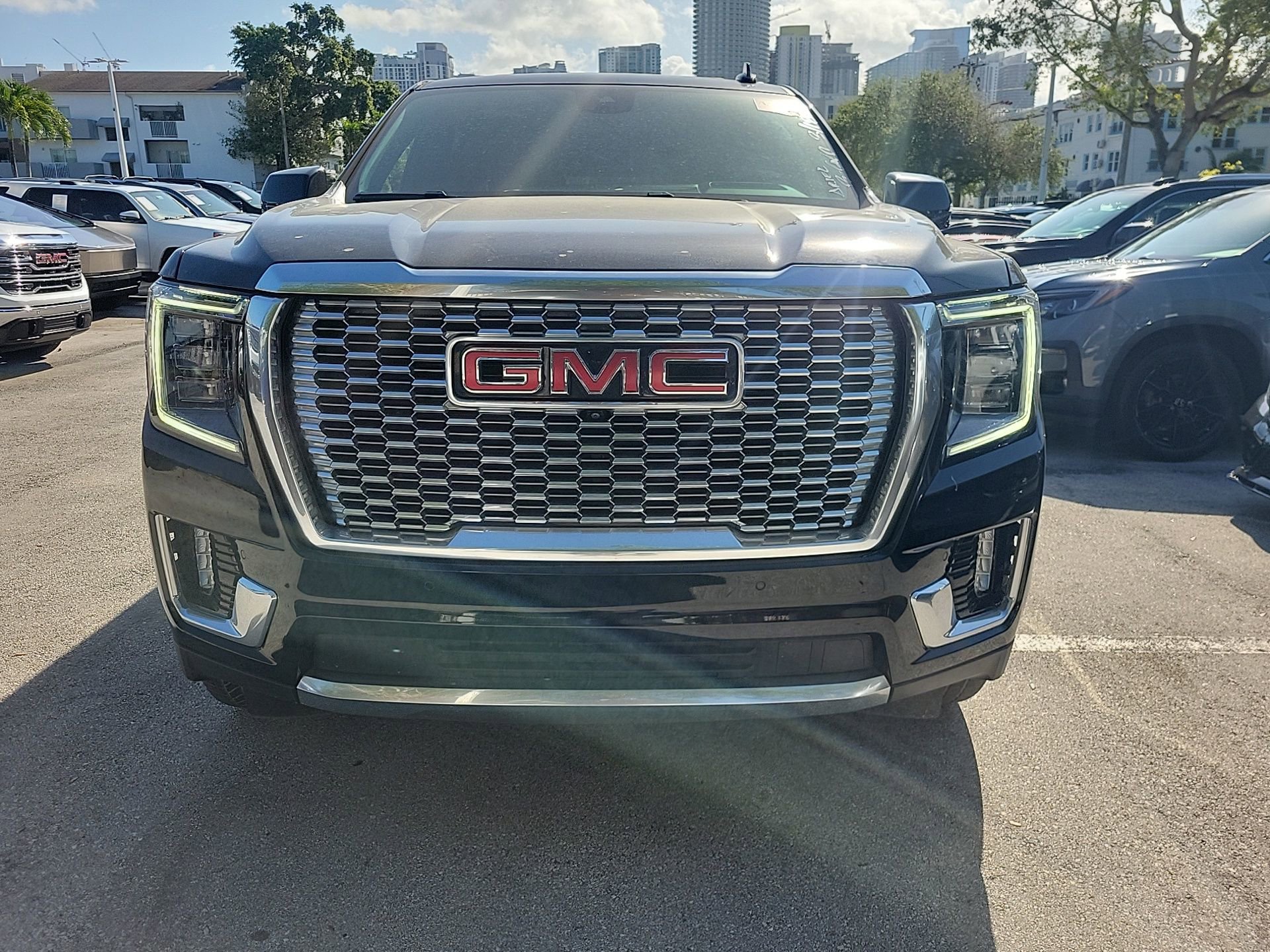 Used 2023 GMC Yukon XL Denali image 3