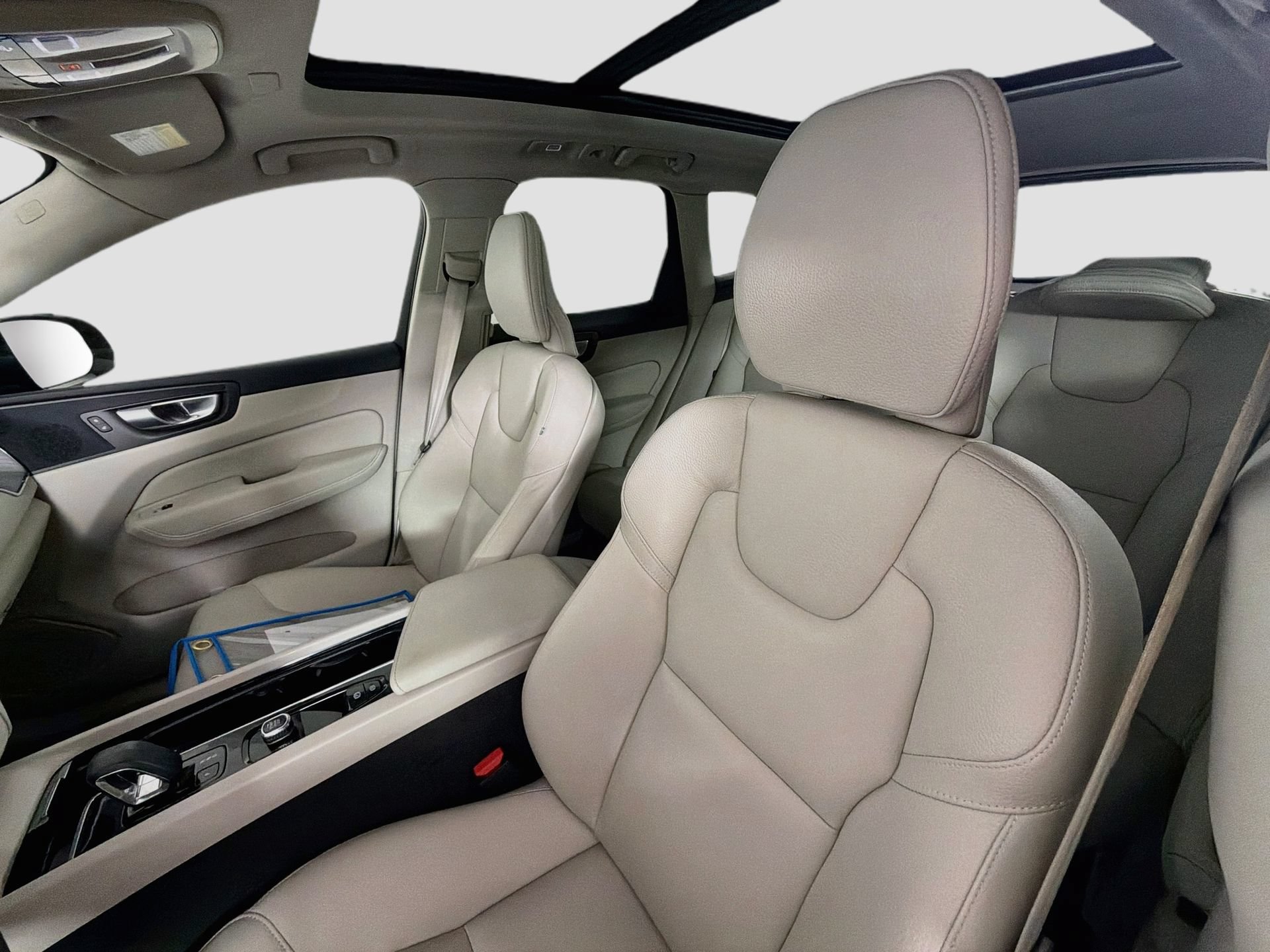 Certified 2024 Volvo XC60 B5 Plus AWD/4WD image 21