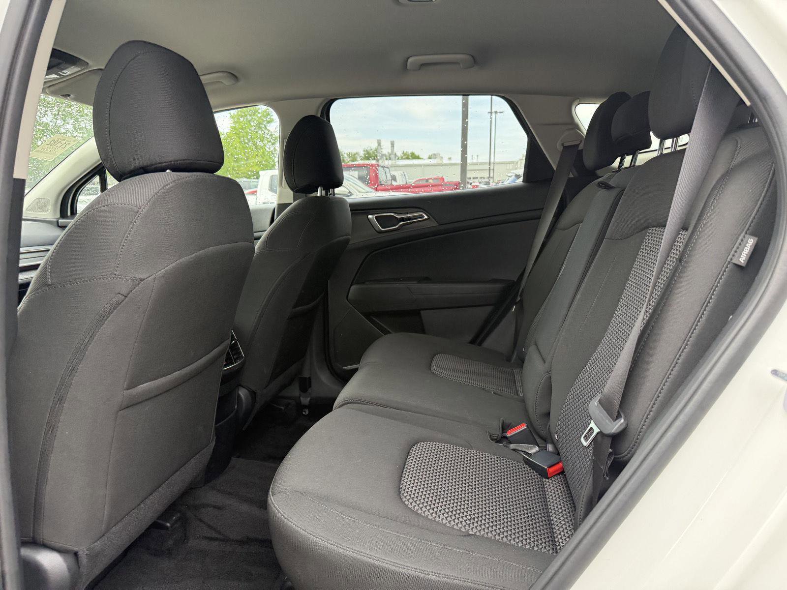 Used 2025 Kia Sportage LX FWD image 10