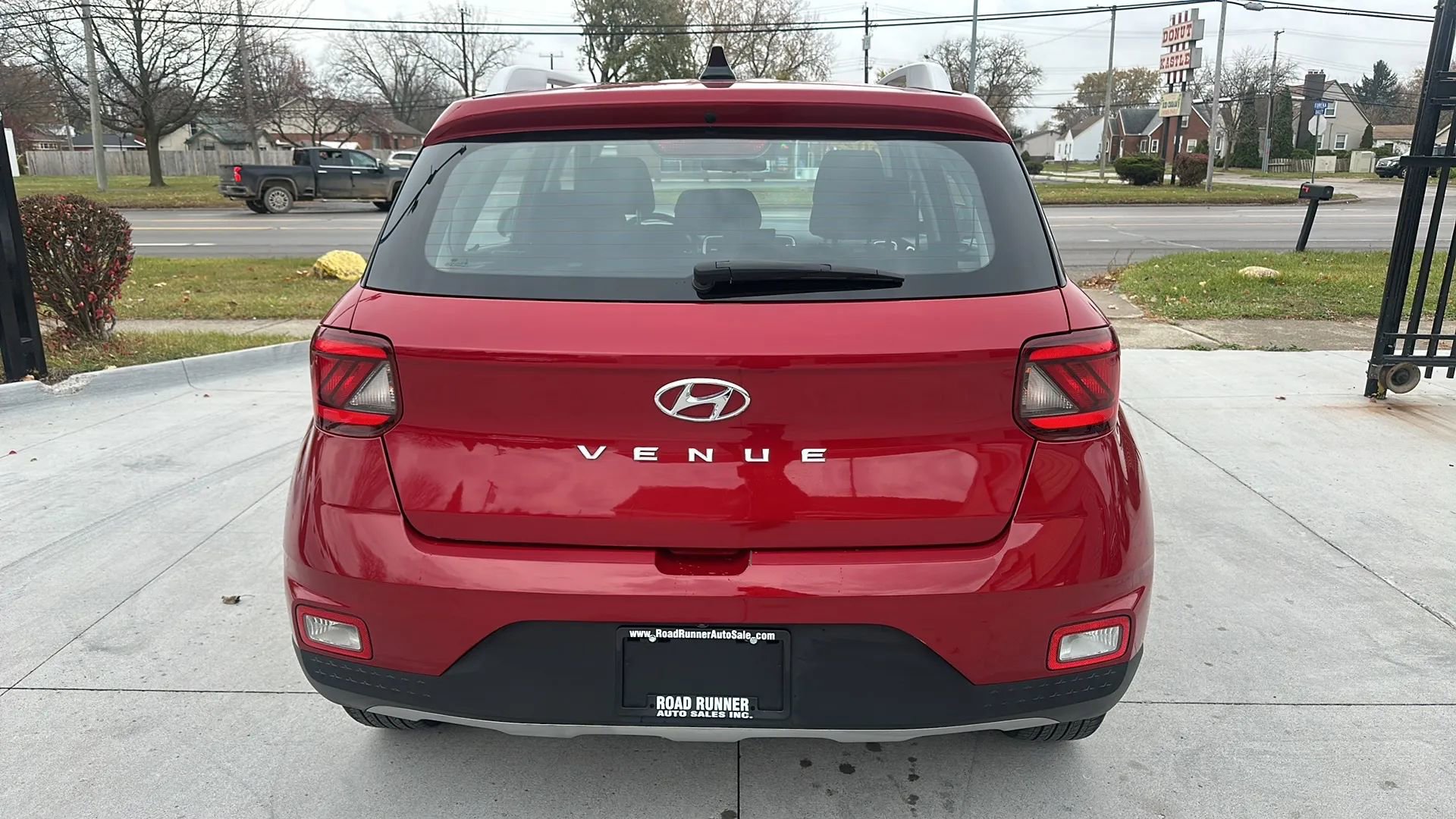 Used 2022 Hyundai Venue SEL image 6