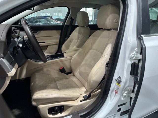 Used 2017 Jaguar XF Prestige RWD image 39