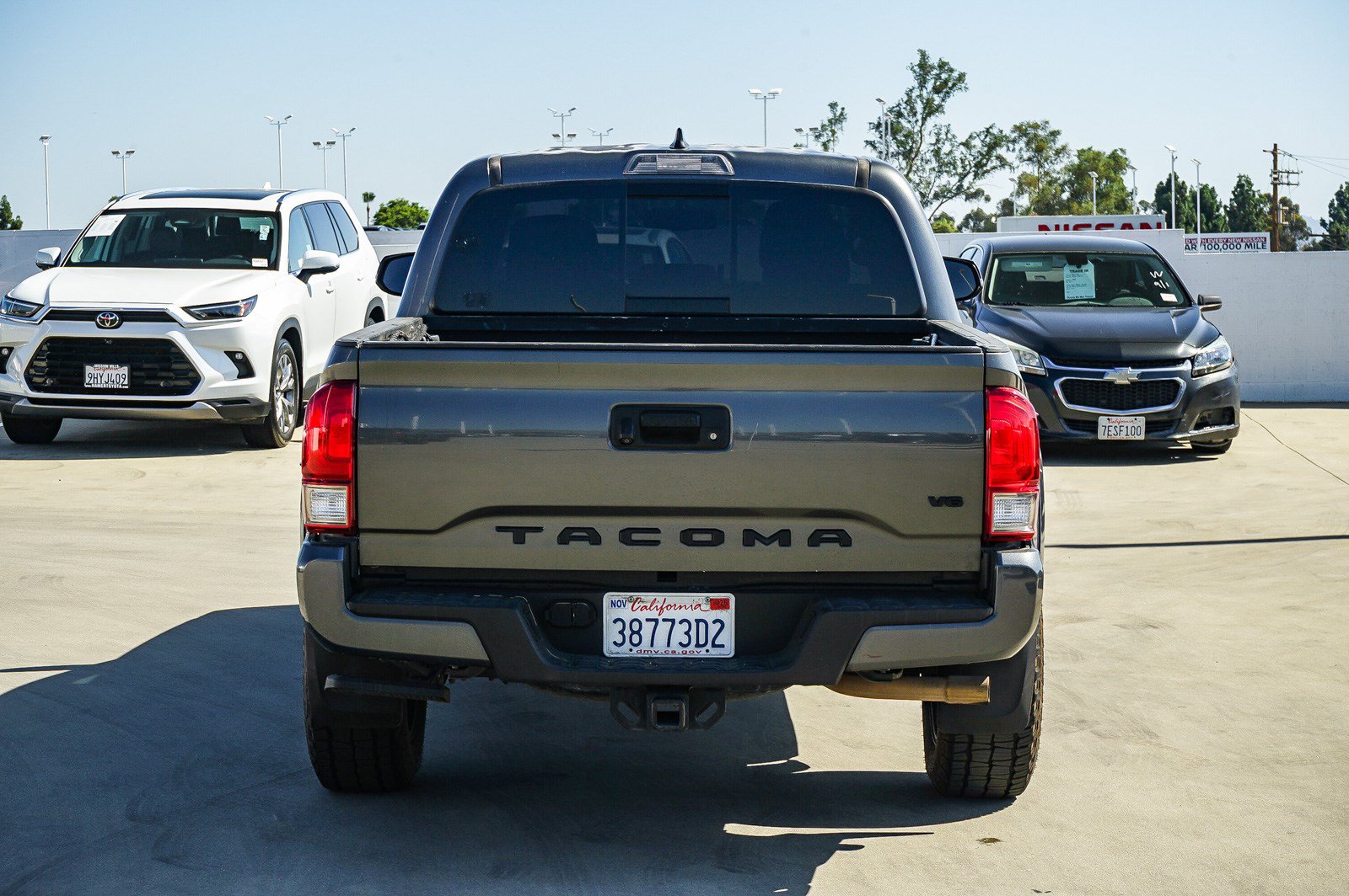 Used 2017 Toyota Tacoma TRD Sport w/ Tow Package RWD image 6