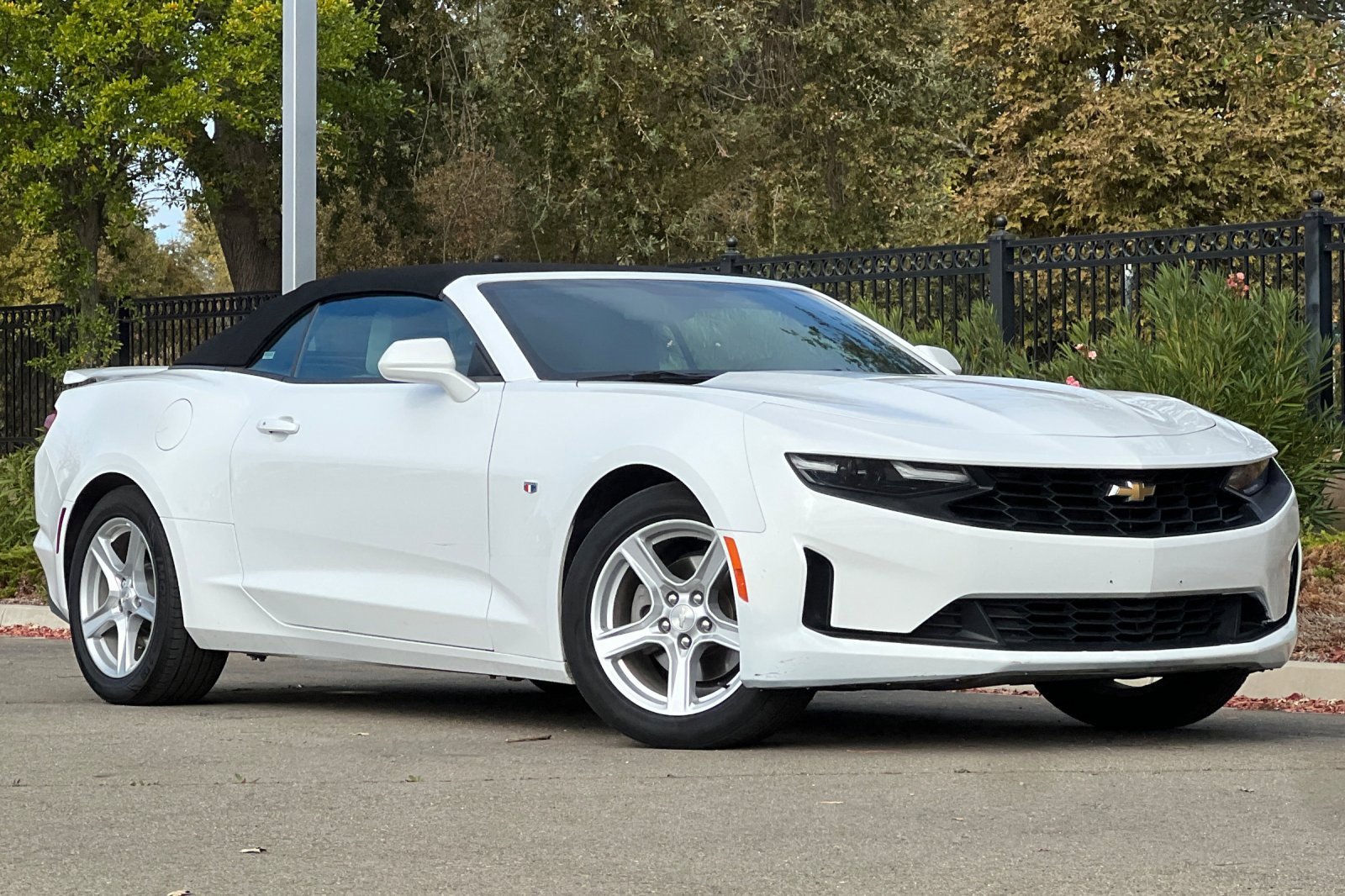 Used 2023 Chevrolet Camaro LT image 9