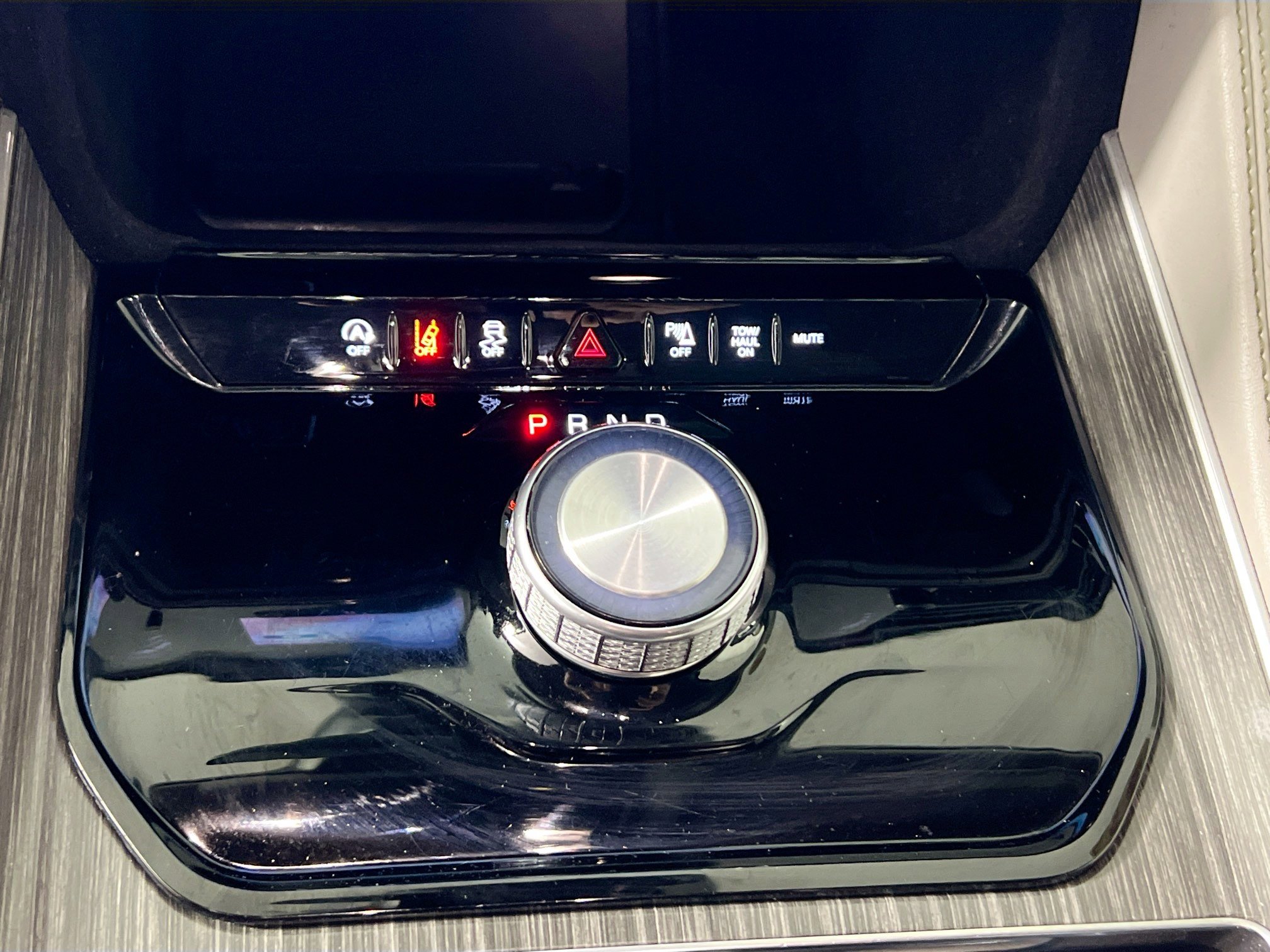 Used 2024 Jeep Wagoneer L Series II image 25