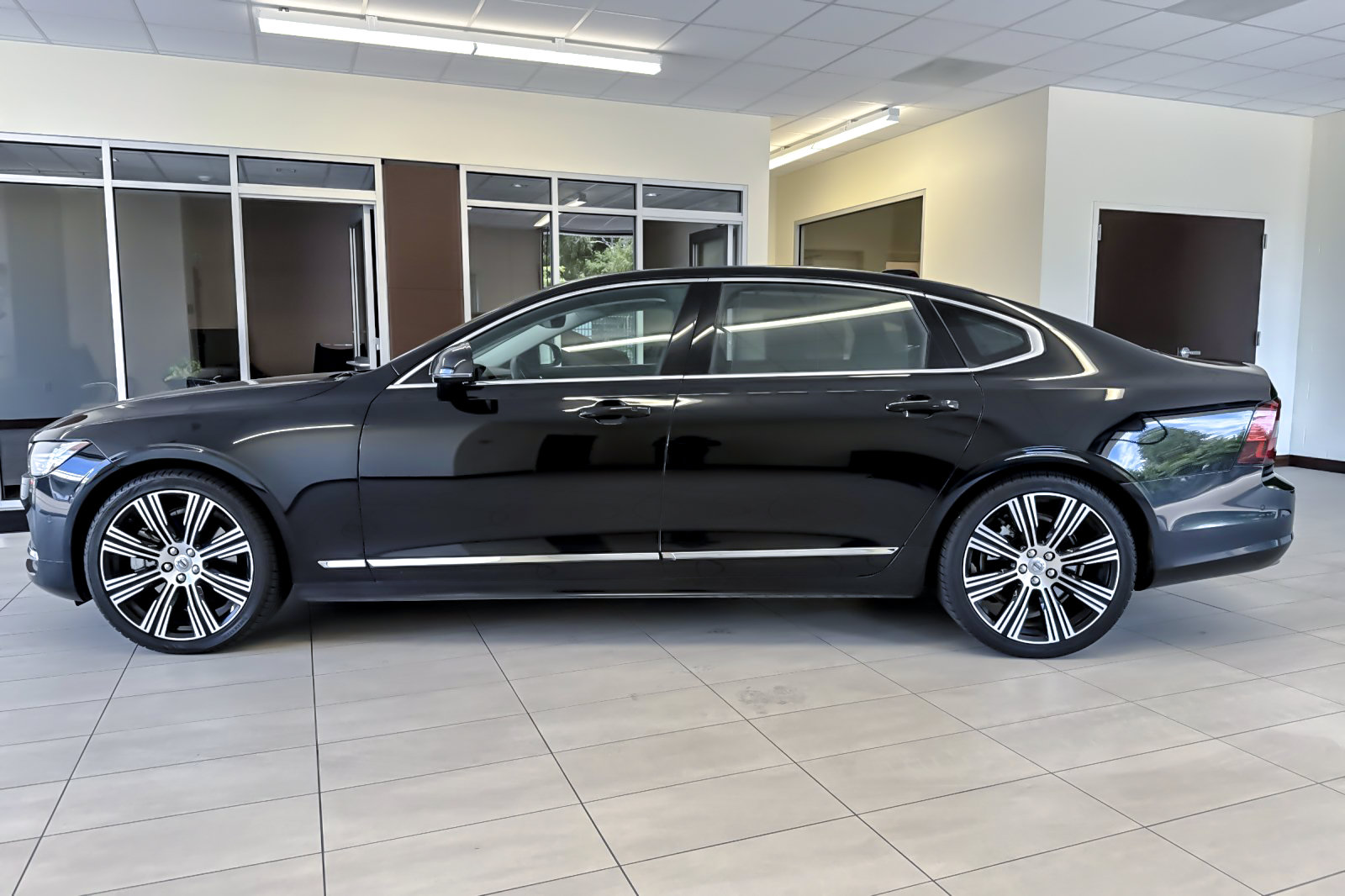 Used 2023 Volvo S90 B6 Plus w/ Protection Package Premier AWD/4WD image 7
