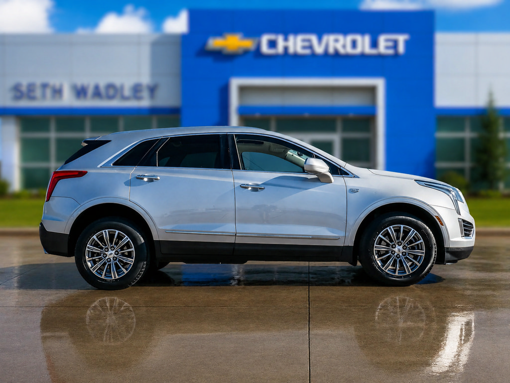 Used 2017 Cadillac XT5 Luxury w/ Driver Awareness Package FWD image 8
