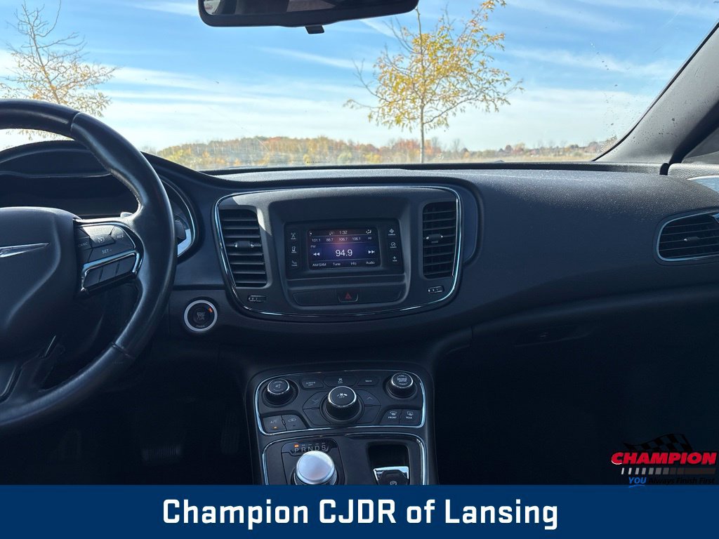 Used 2015 Chrysler 200 S FWD image 3