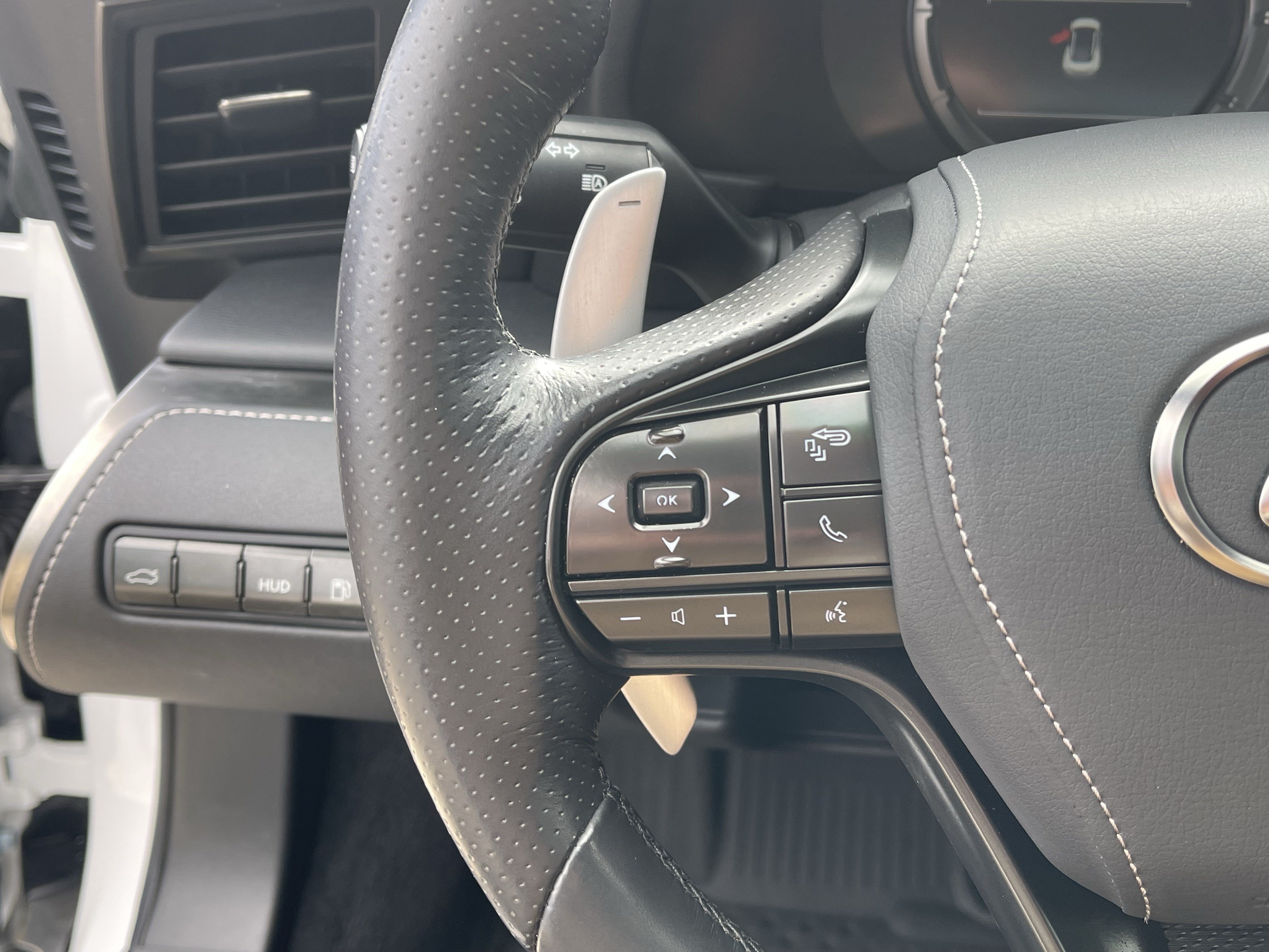 Used 2018 Lexus LC 500 Coupe w/ Sport Package RWD image 19