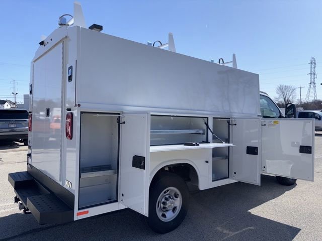 New 2024 Chevrolet Express 3500 w/ Power Convenience Package RWD image 7
