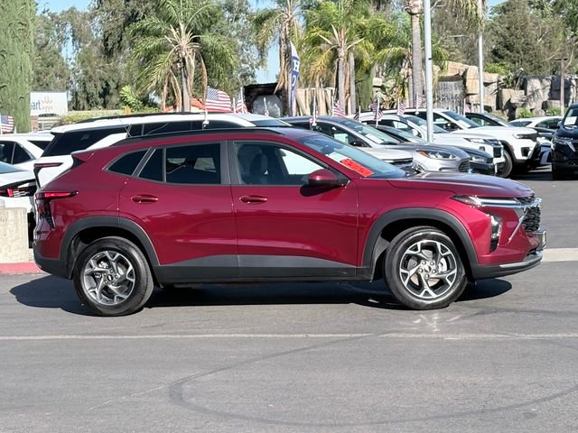 Used 2025 Chevrolet Trax LT FWD image 4