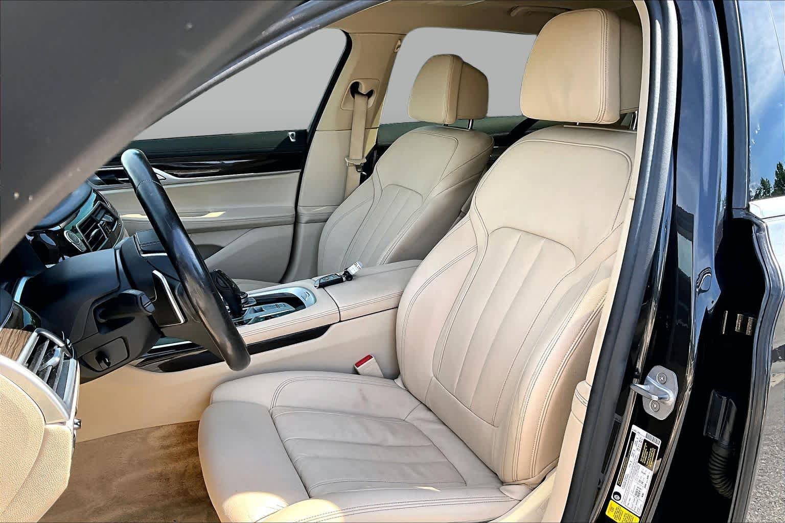 Used 2020 BMW 740i w/ Cold Weather Package RWD image 7