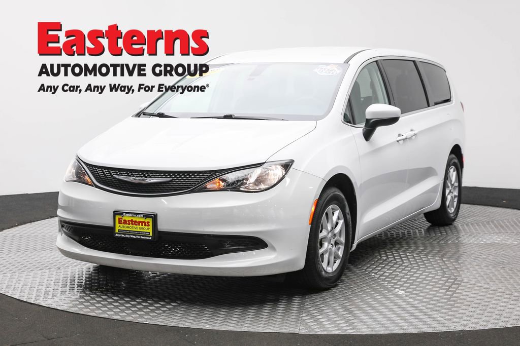 Used 2022 Chrysler Voyager LX image 1