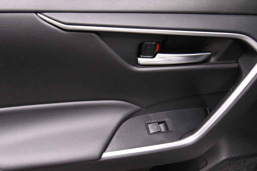 Used 2025 Toyota RAV4 XLE Premium AWD/4WD image 22
