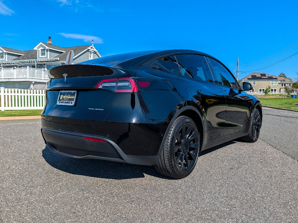 Used 2022 Tesla Model Y Long Range image 5