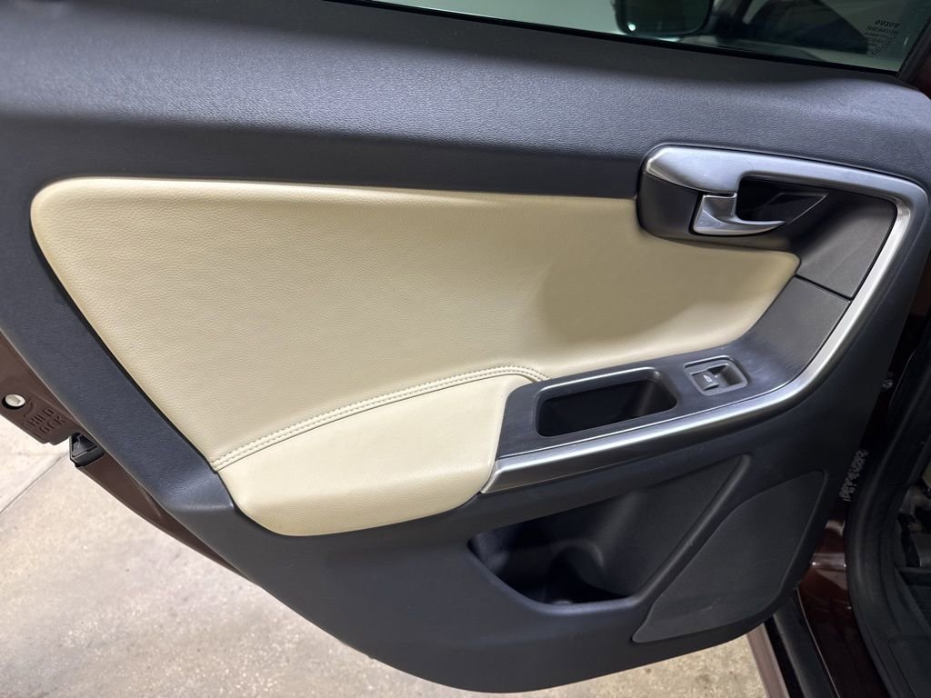 Used 2017 Volvo XC60 T6 Dynamic w/ Climate Package image 20