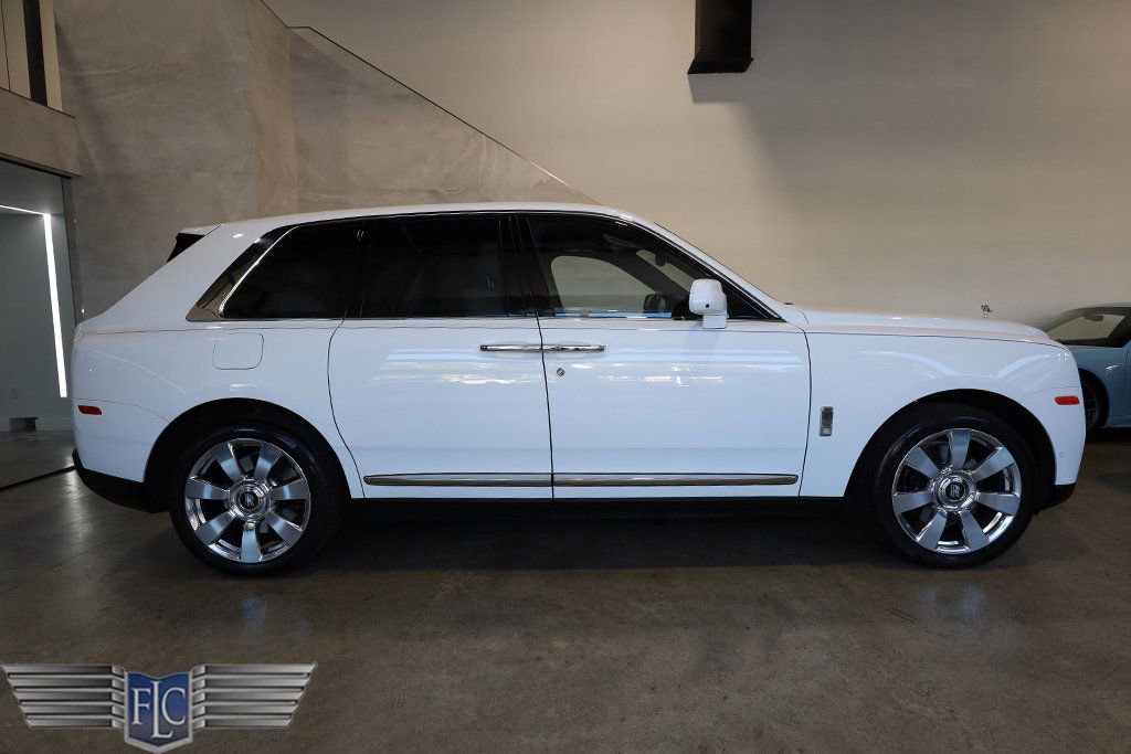 Used 2021 Rolls-Royce Cullinan image 3