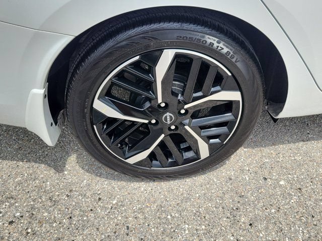 Certified 2025 Nissan Versa SR w/ Trunk Package FWD image 16