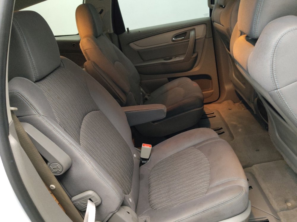 Used 2017 Chevrolet Traverse LT image 19
