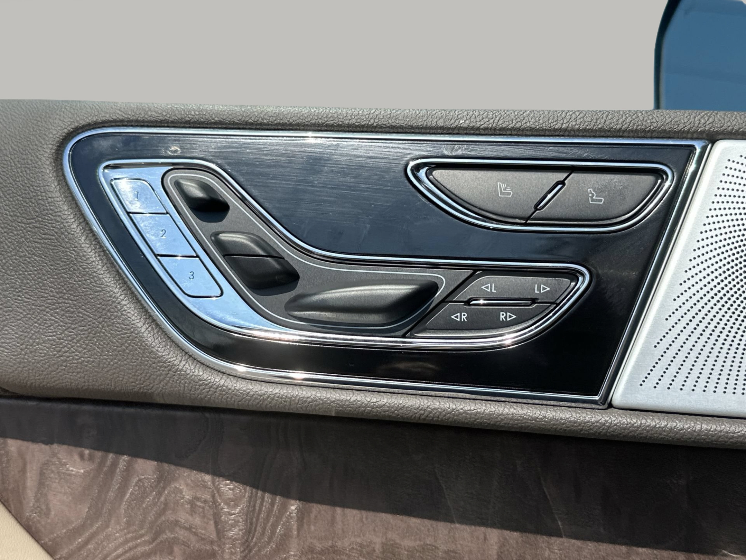 Used 2023 Lincoln Navigator Reserve AWD/4WD image 14