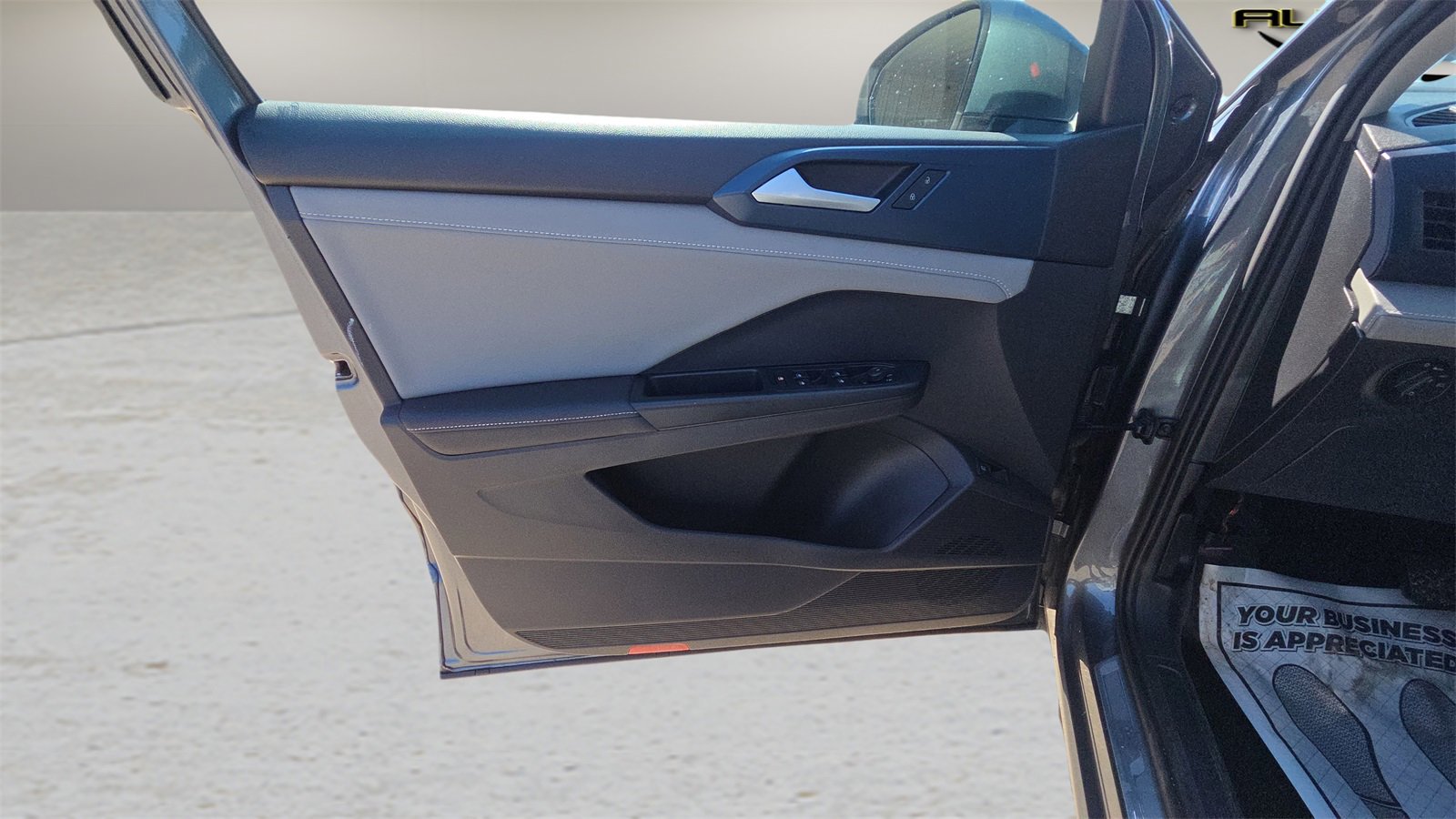 Used 2024 Volkswagen Taos SE image 28