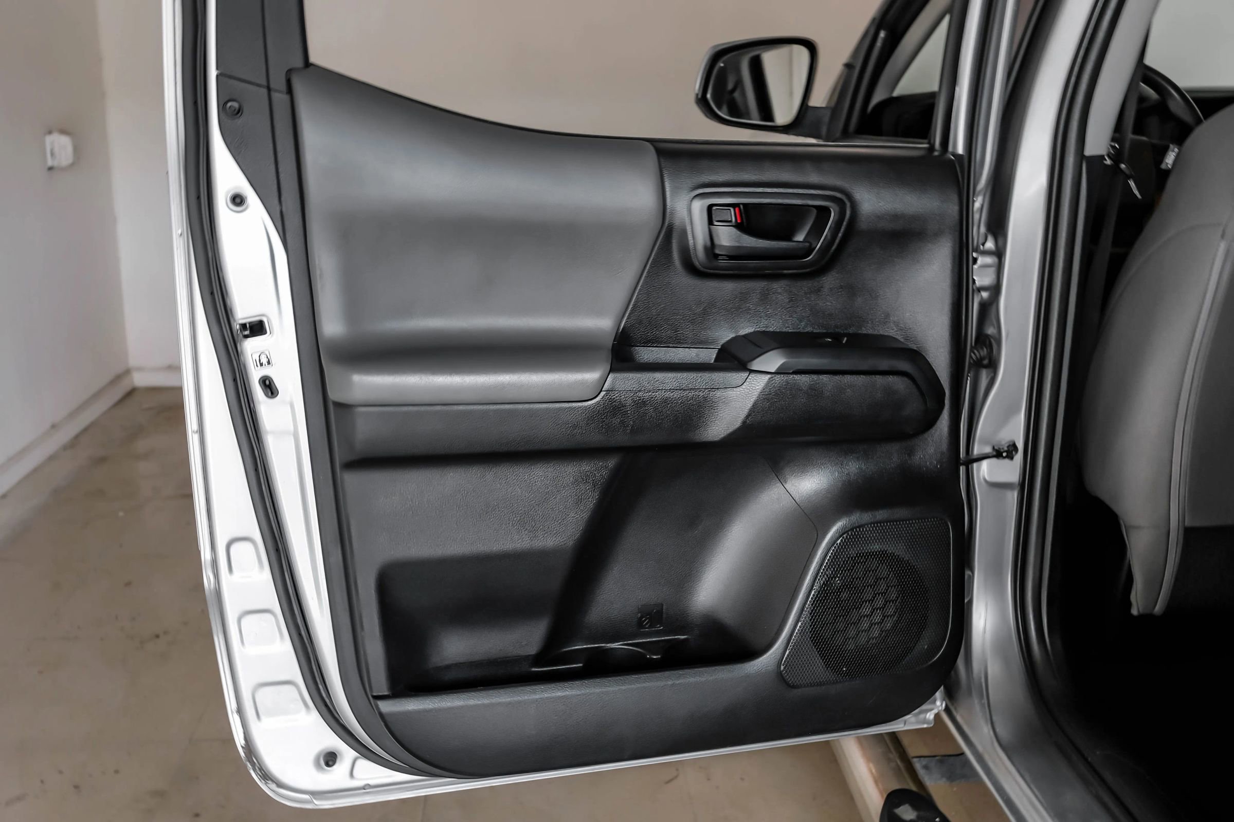 Used 2017 Toyota Tacoma SR w/ SR Convenience Package RWD image 45