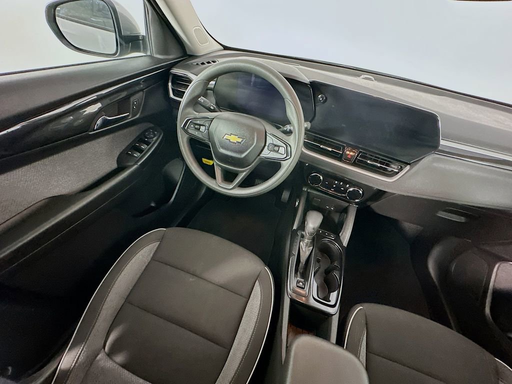 Used 2025 Chevrolet TrailBlazer LT AWD/4WD image 9