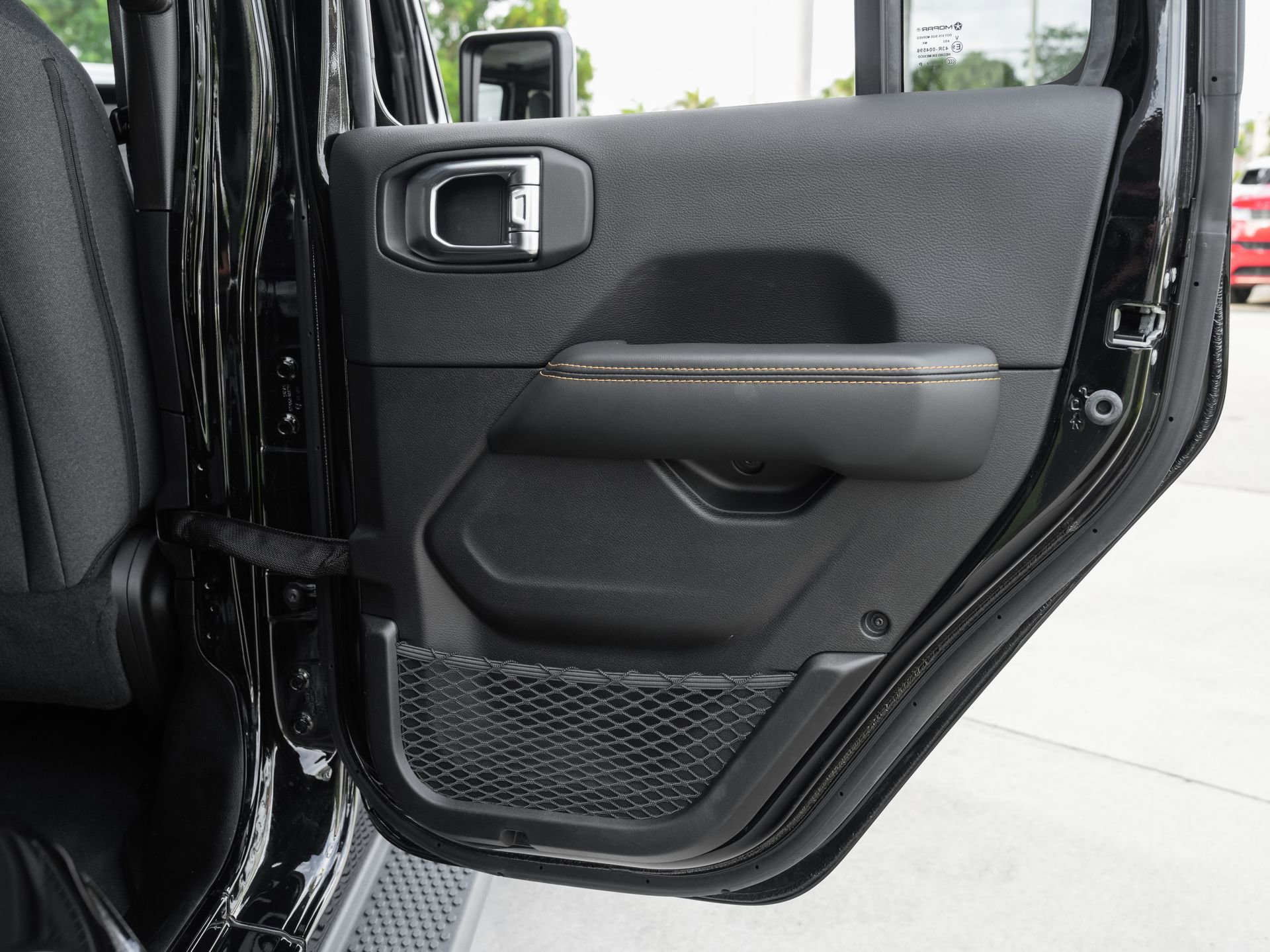 Used 2025 Jeep Wrangler Unlimited Sahara AWD/4WD image 35