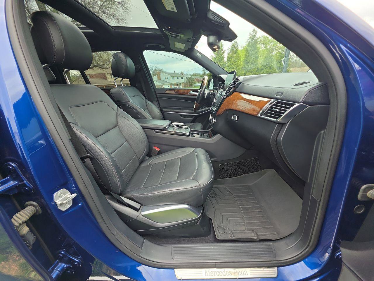 Used 2017 Mercedes-Benz GLS 550 4MATIC image 8