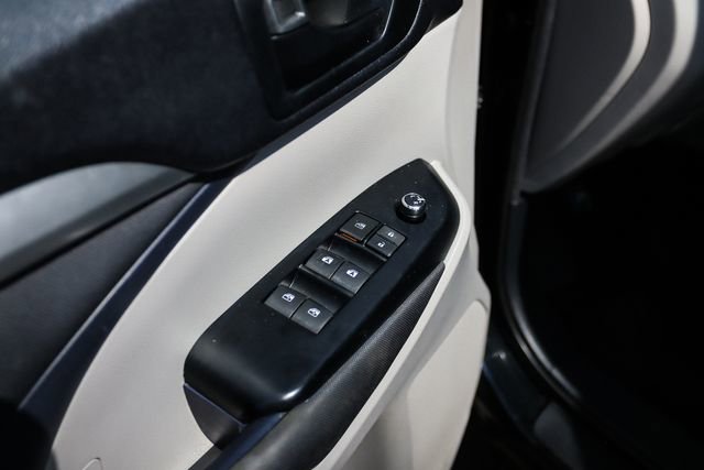 Used 2014 Toyota Highlander LE AWD/4WD image 29