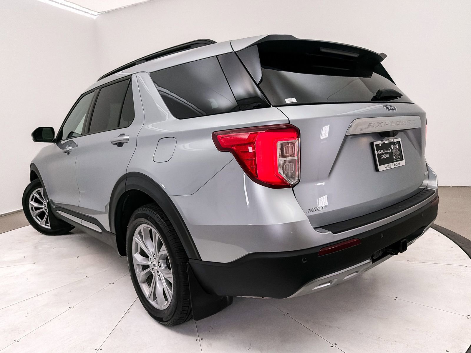 Used 2024 Ford Explorer XLT w/ Equipment Group 202A image 11