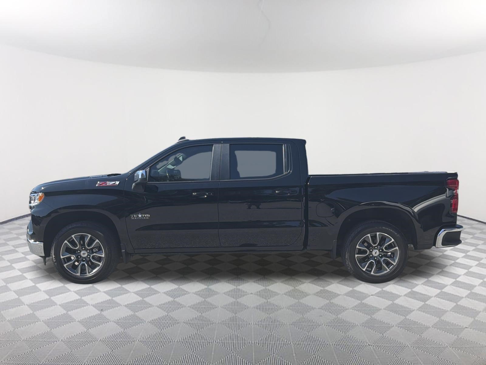 Used 2022 Chevrolet Silverado 1500 LT AWD/4WD image 2